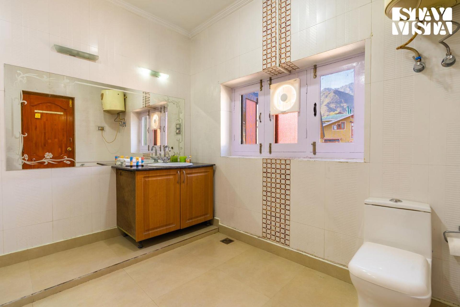 Stayvista At Wooden Arches With Lawn, Jacuzzi & Bbq Srīnagar المظهر الخارجي الصورة