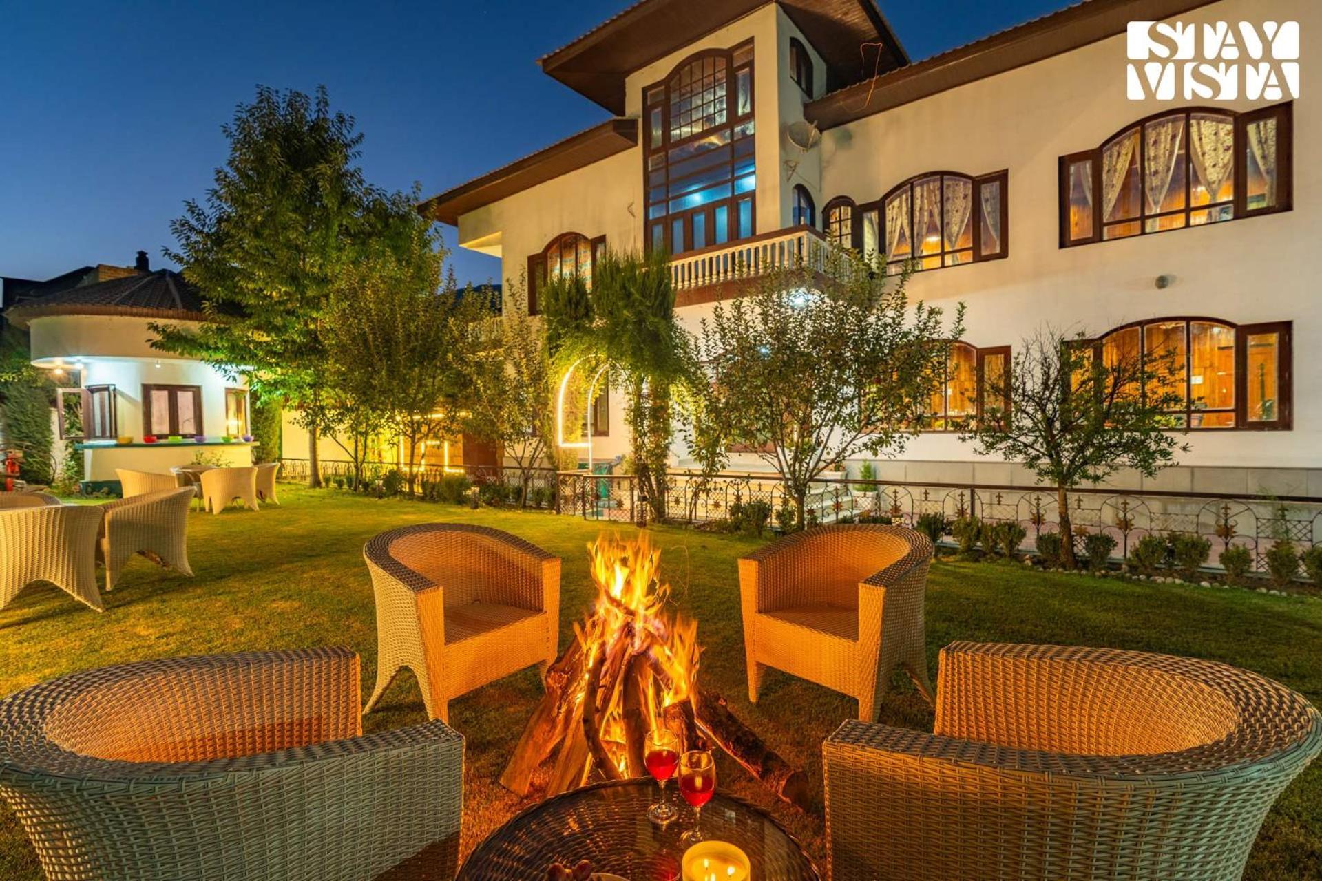 Stayvista At Wooden Arches With Lawn, Jacuzzi & Bbq Srīnagar المظهر الخارجي الصورة