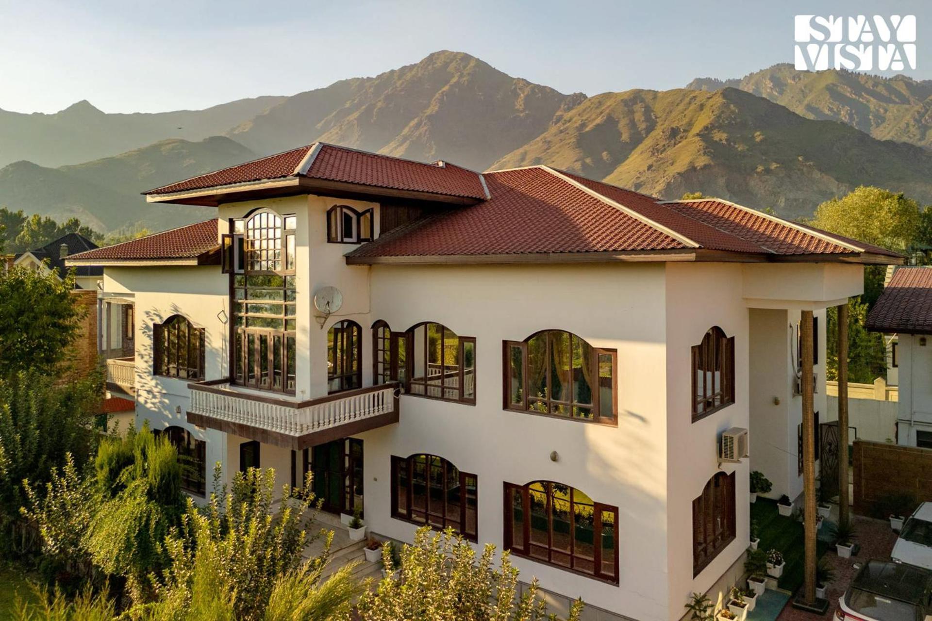 Stayvista At Wooden Arches With Lawn, Jacuzzi & Bbq Srīnagar المظهر الخارجي الصورة