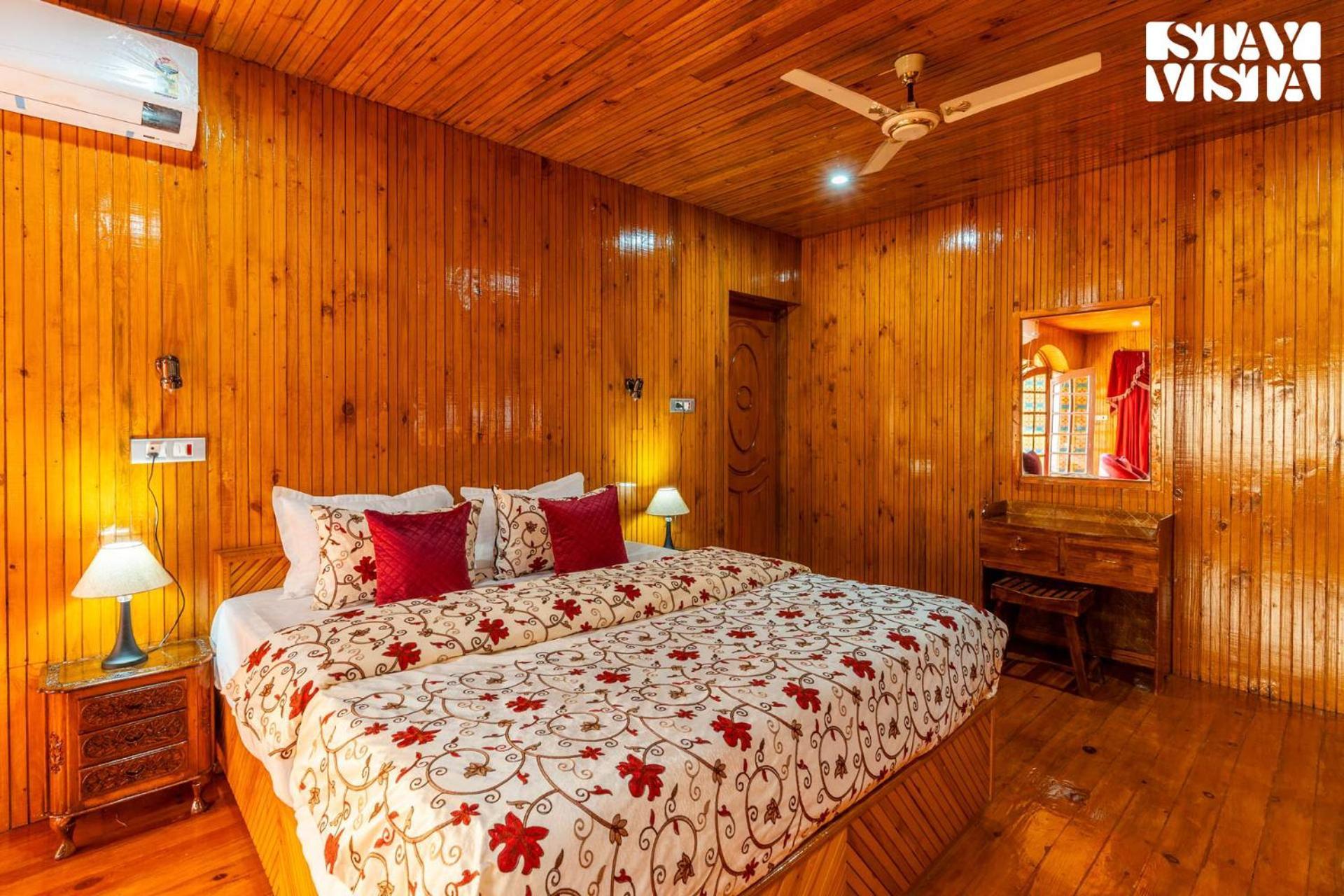 Stayvista At Wooden Arches With Lawn, Jacuzzi & Bbq Srīnagar المظهر الخارجي الصورة