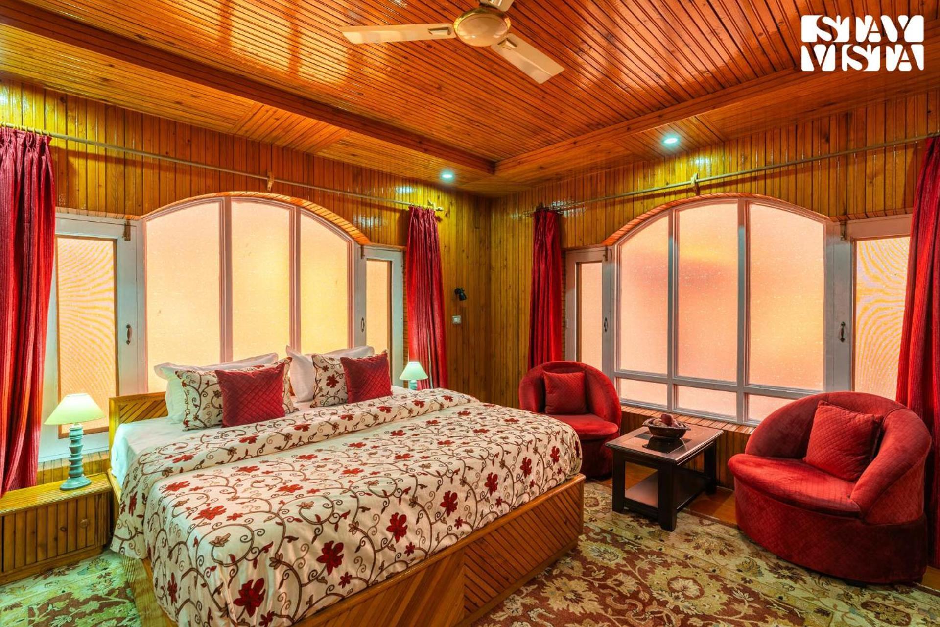 Stayvista At Wooden Arches With Lawn, Jacuzzi & Bbq Srīnagar المظهر الخارجي الصورة