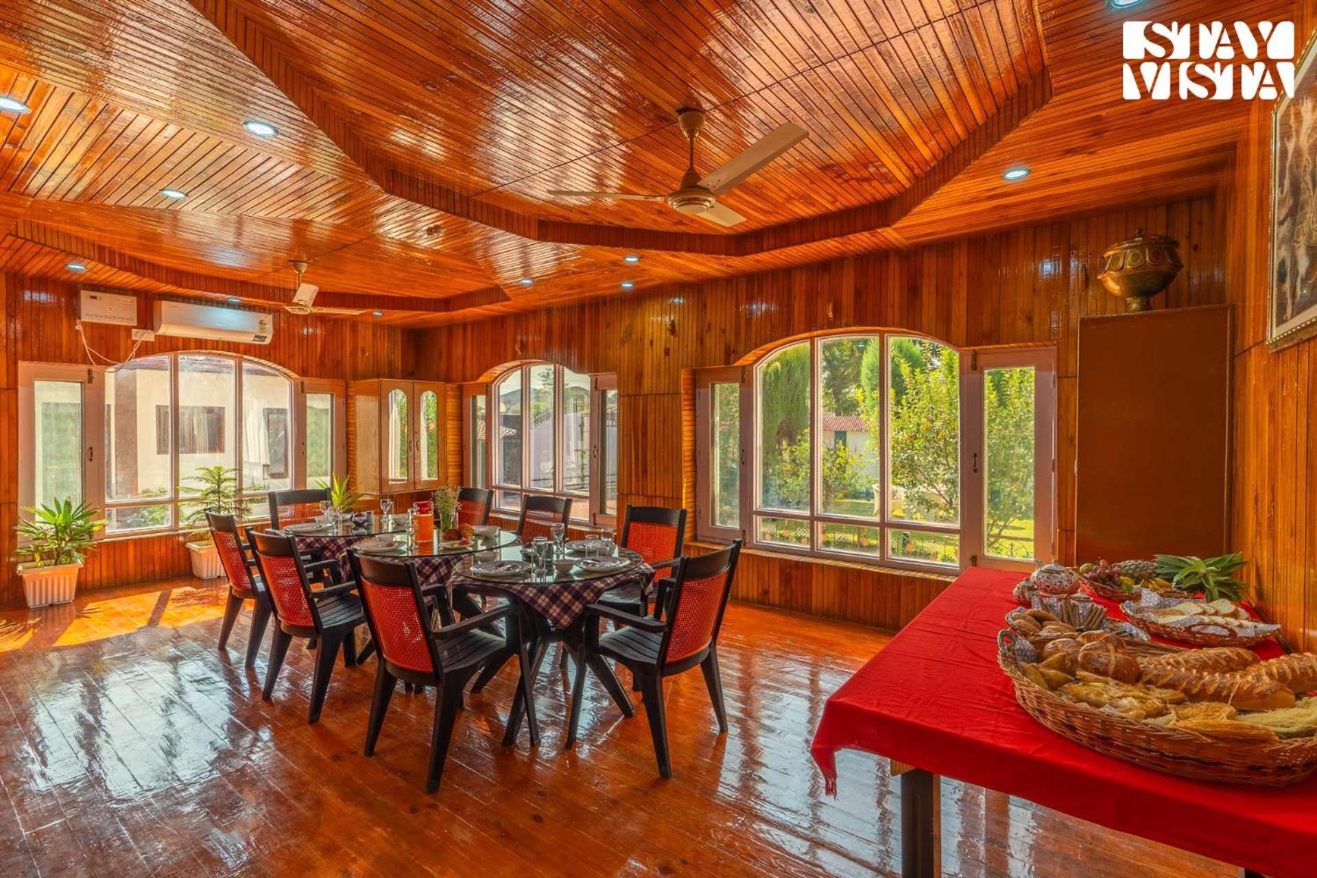 Stayvista At Wooden Arches With Lawn, Jacuzzi & Bbq Srīnagar المظهر الخارجي الصورة