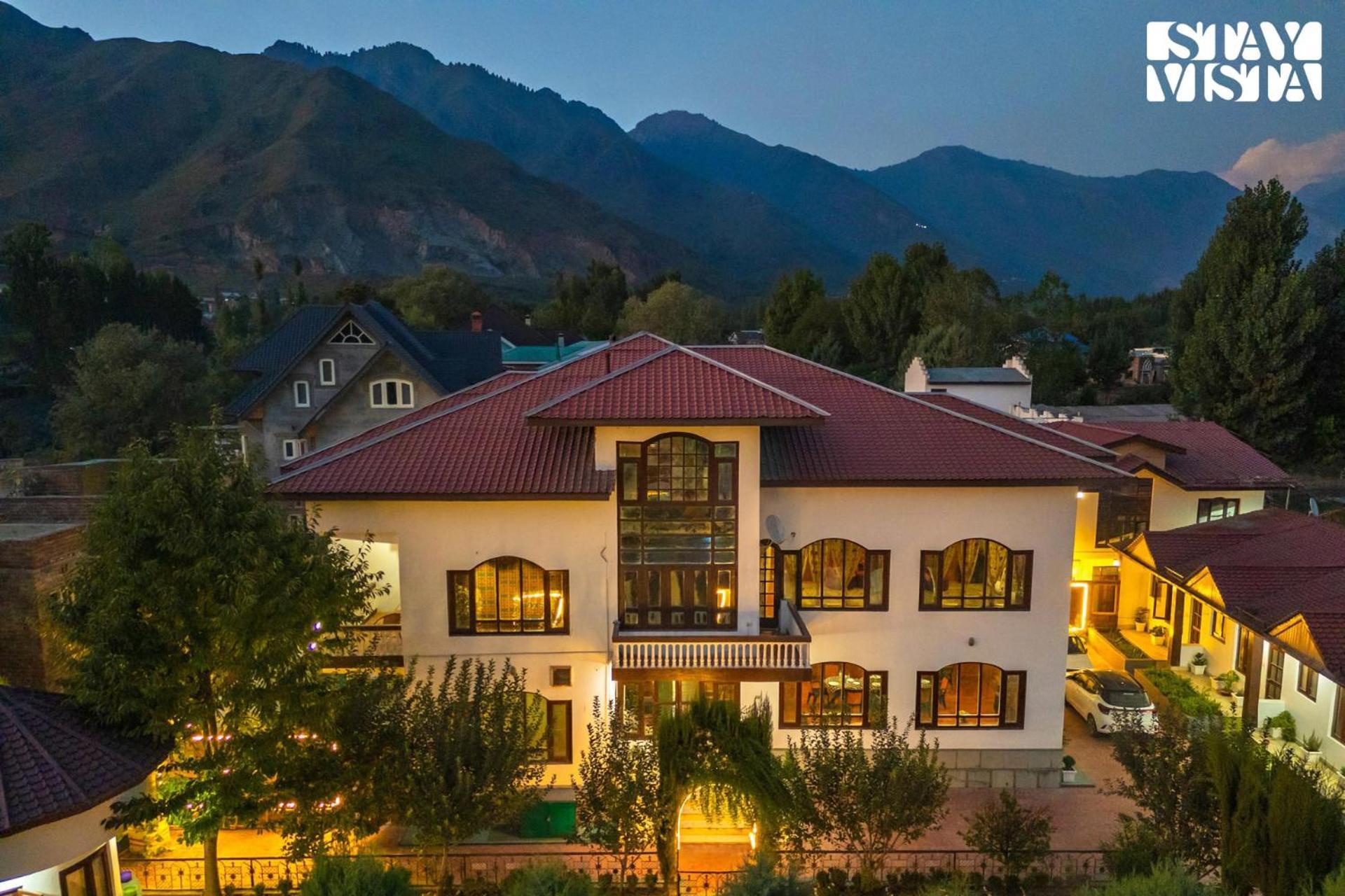 Stayvista At Wooden Arches With Lawn, Jacuzzi & Bbq Srīnagar المظهر الخارجي الصورة